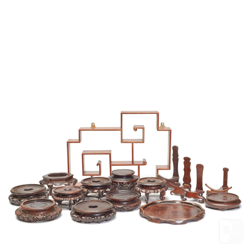 十九/二十世紀 紅木座一組 | A QUANTITY OF CARVED HONGMU STANDS